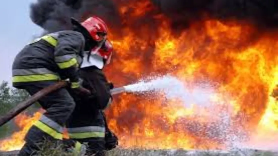 Incendiu puternic în cartierul Pantelimon: fum dens și evacuări, circulația a fost restricționată - VIDEO
