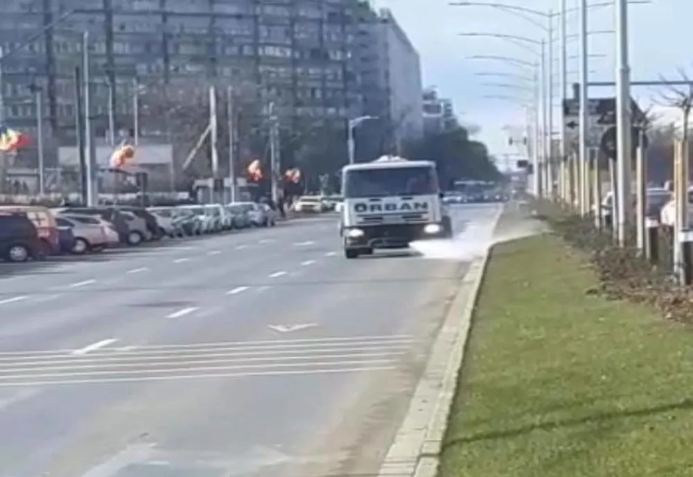 Străzile din Sectoarele 1 și 6 au reînceput să fie spălate după scandalul poluării din Capitală