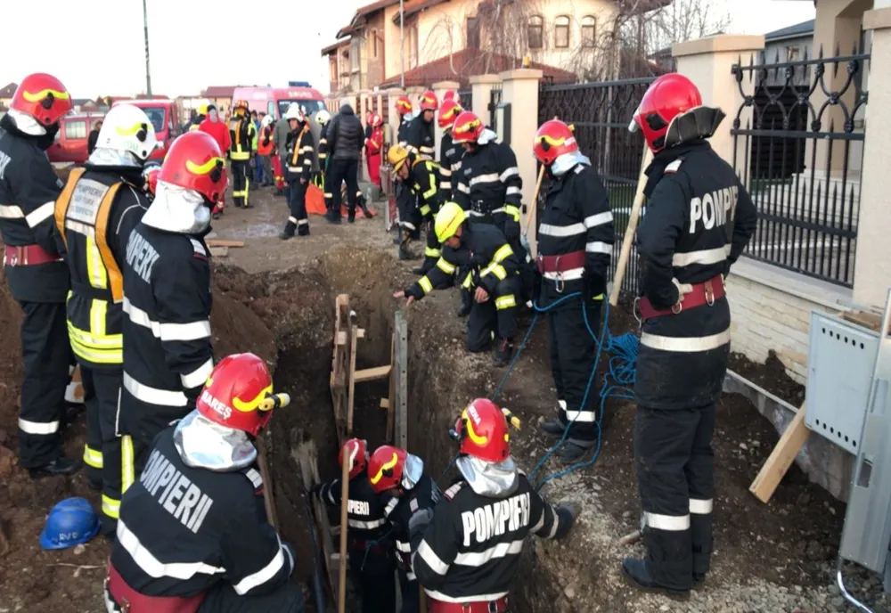 NEWS ALERT. Bărbat prins sub un mal de pământ