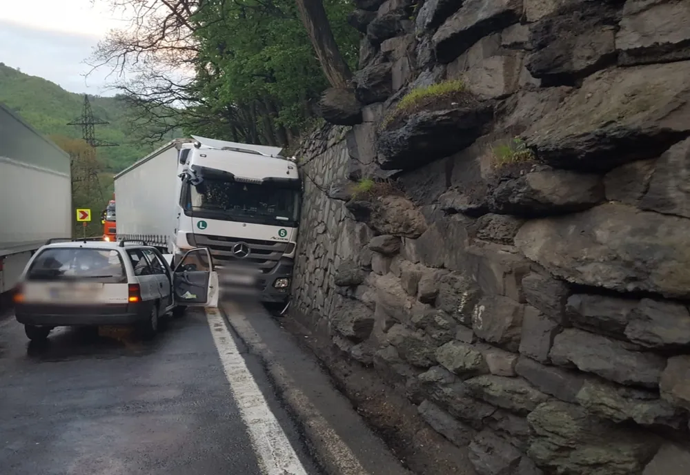 Accident pe Valea Oltului, cu trei victime. Trafic blocat pe sensul Sibiu - Râmnicu Vâlcea