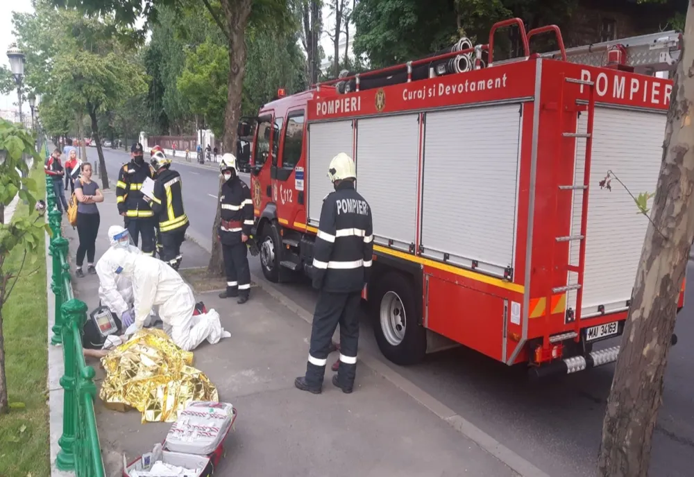 Un bărbat s-a aruncat in Dâmbovița, pompierii l-au recuperat în stop respirator