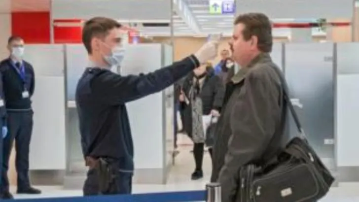 Aglomerație pe aeroportul Otopeni. Sute de români pleacă la muncă în afara țării