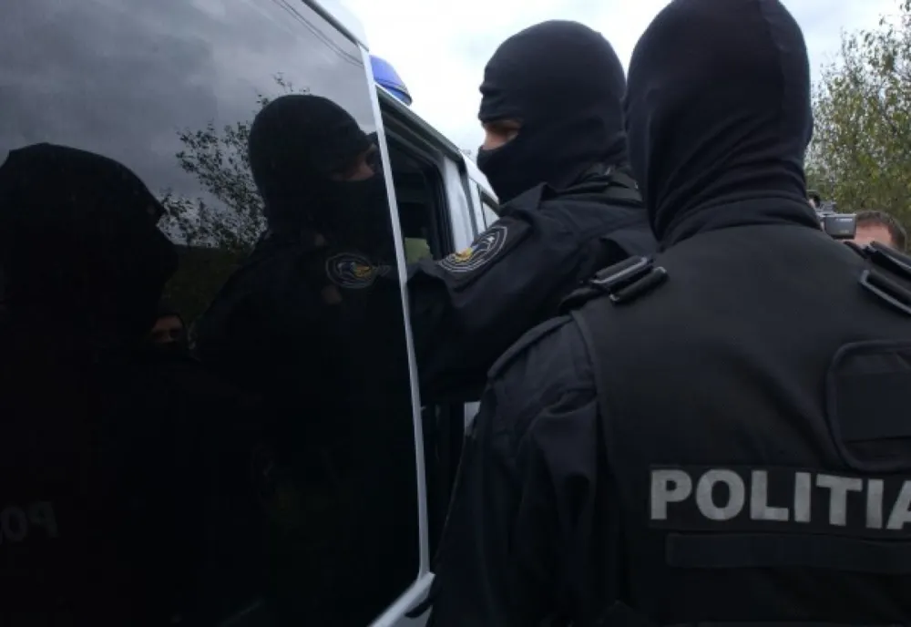 36 de polițiști de la „Acțiuni Speciale", în izolare după ce un coleg a fost confirmat pozitiv