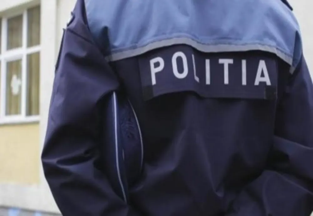 Polițist și familia sa, confirmați cu COVID-19, "uitați" acasă de DSP. Ambulanța a venit după două zile