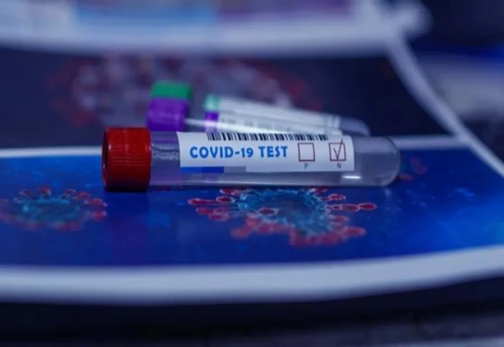 Pandemia în România. Record de îmbolnăviri în 24 de ore: 555 de noi cazuri