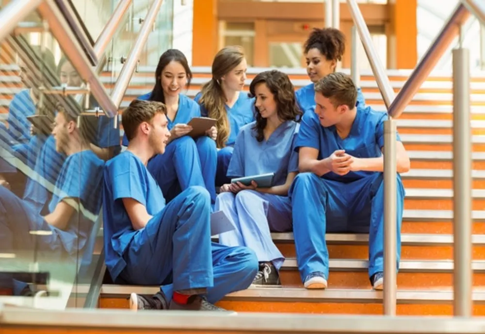 Peste 3.300 de candidaţi dau astăzi admiterea la Universitatea de Medicină din Bucureşti și Iași