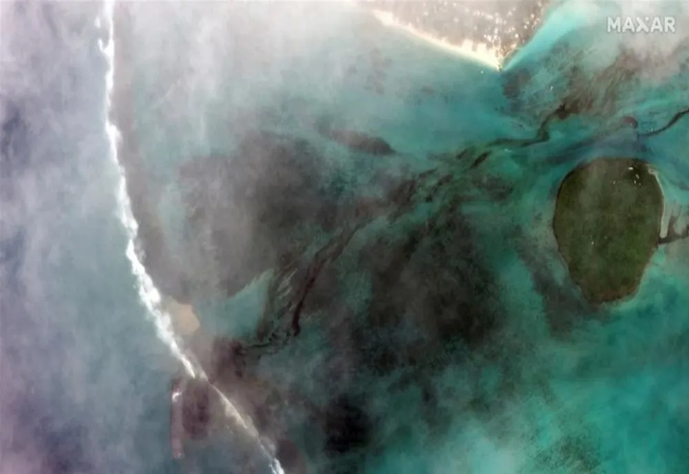 Stare de urgență ecologică. Tone de petrol au ajuns în ocean