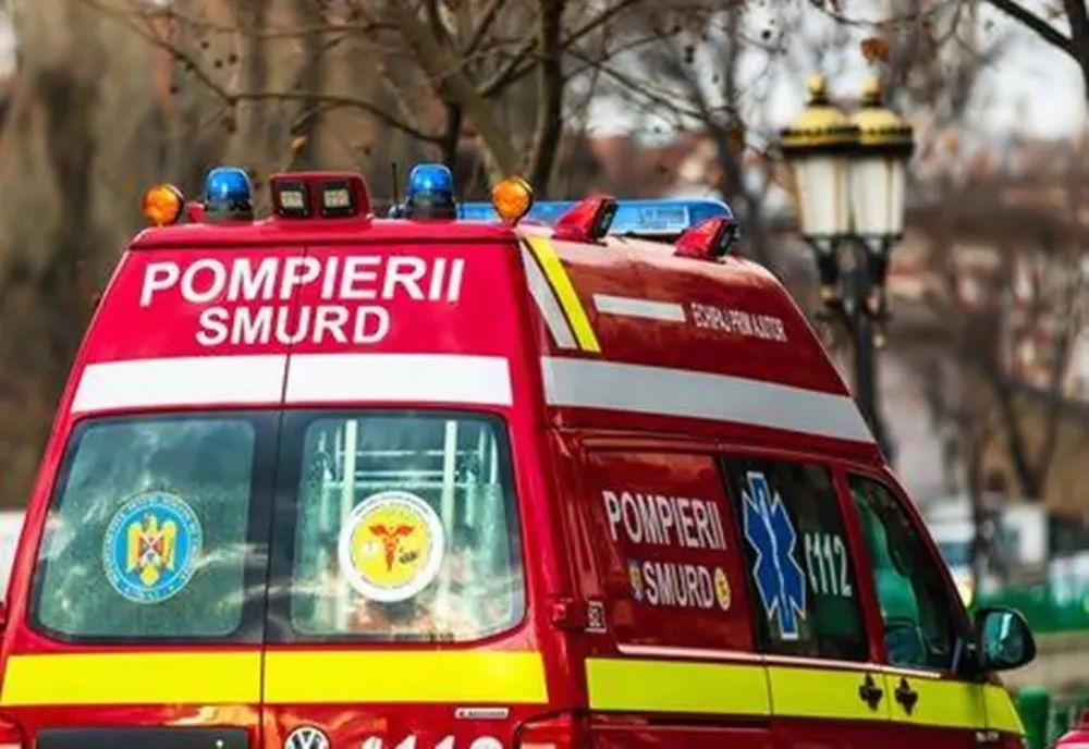 Un bărbat a murit după ce s-a aruncat în gol cu copilul în brațe