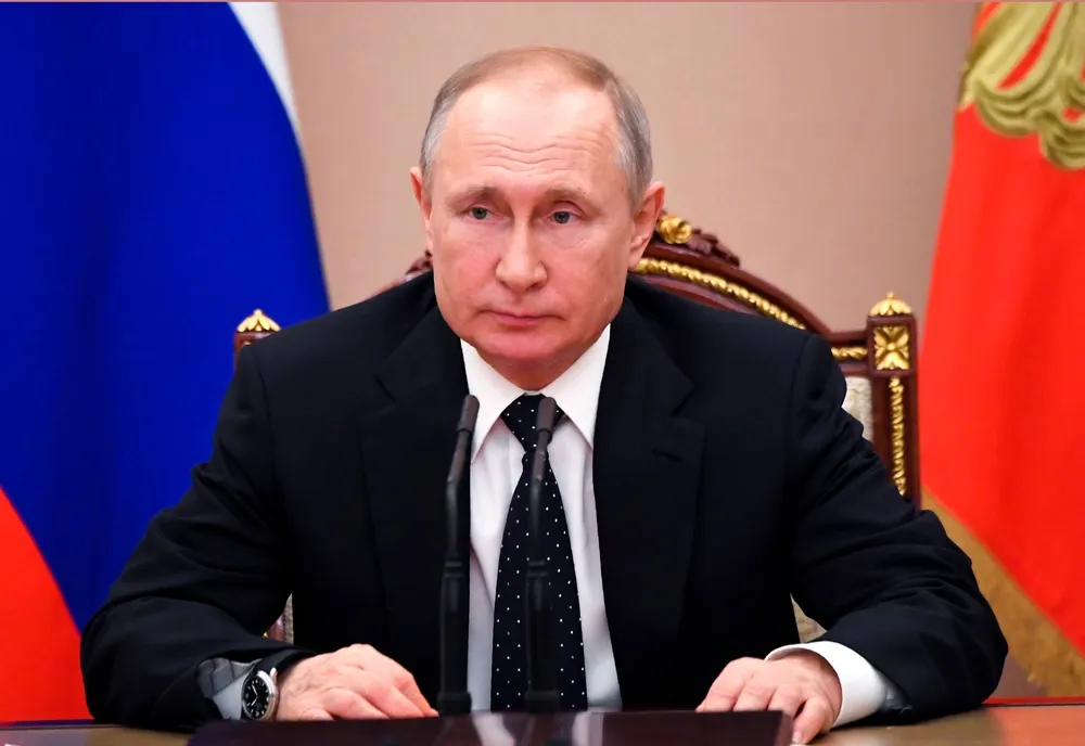 Putin anunţă că Rusia a înregistrat primul vaccin anti-COVID-19 din lume, iar o fiică a sa şi l-a injectat