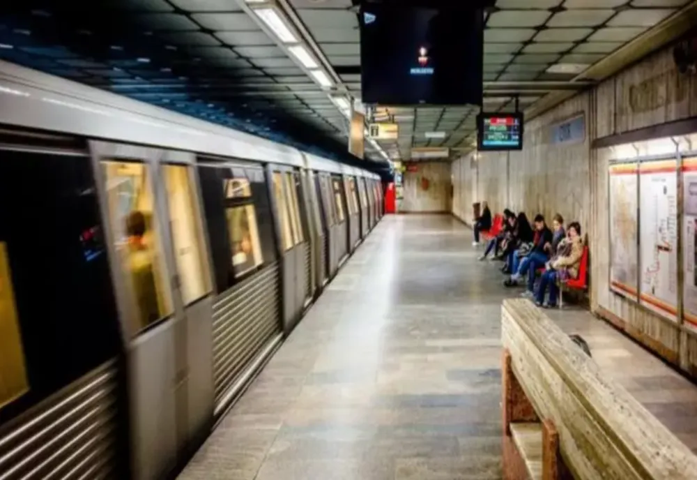 O explozie a avut loc în stația de metrou Tineretului. Peronul a fost evacuat de urgență