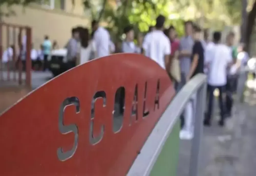 O școală din sectorul 4 intră de joi în scenariul roșu
