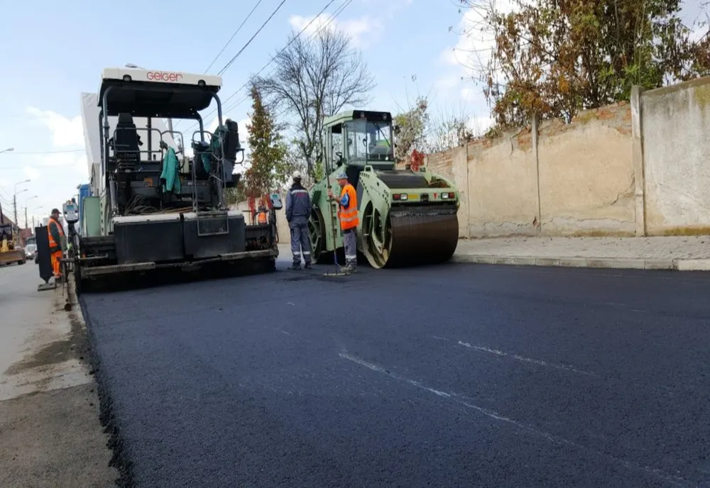Lucrări pe 180 de km de rețea de drumuri până la finalul anului