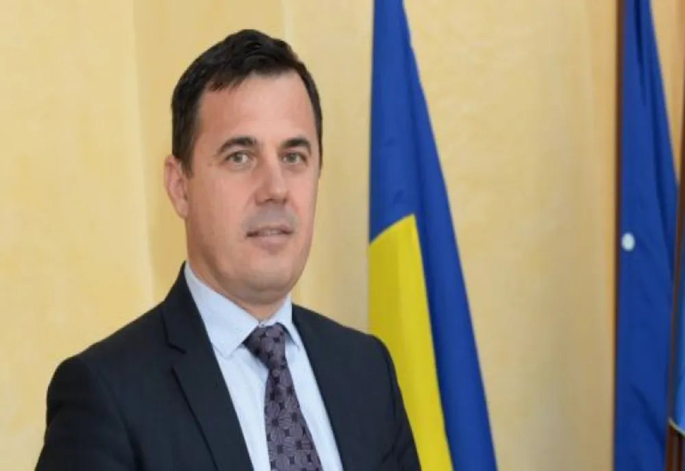 Fostul ministru al Dezvoltării, Ion Ştefan, transportat la spital, după ce a fost lovit de o macara