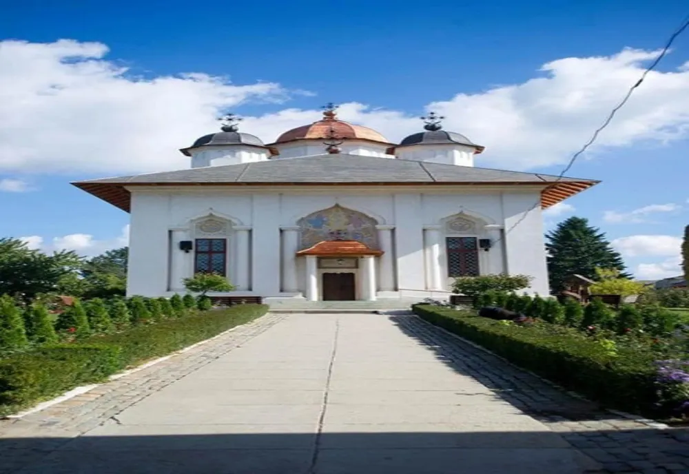 Jandarmeria Ilfov recomandă cetățenilor să nu vină la Mănăstirea Cernica în pelerinaj de Sf. Calinic 