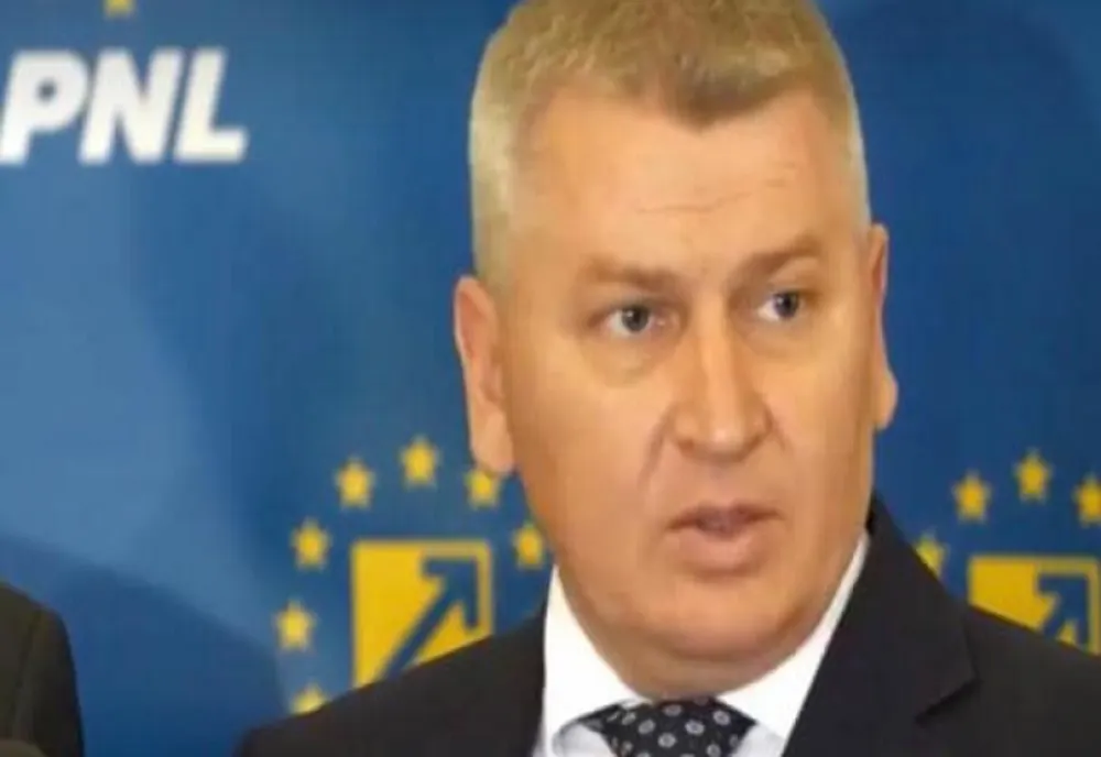 Liberalul Florin Roman: "Premierul Florin Ciţu are toată susţinerea PNL în decizia de a renunţa la ministrul Sănătăţii”