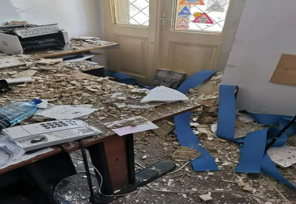 A căzut tavanul în Secția 3 de Poliție a Capitalei