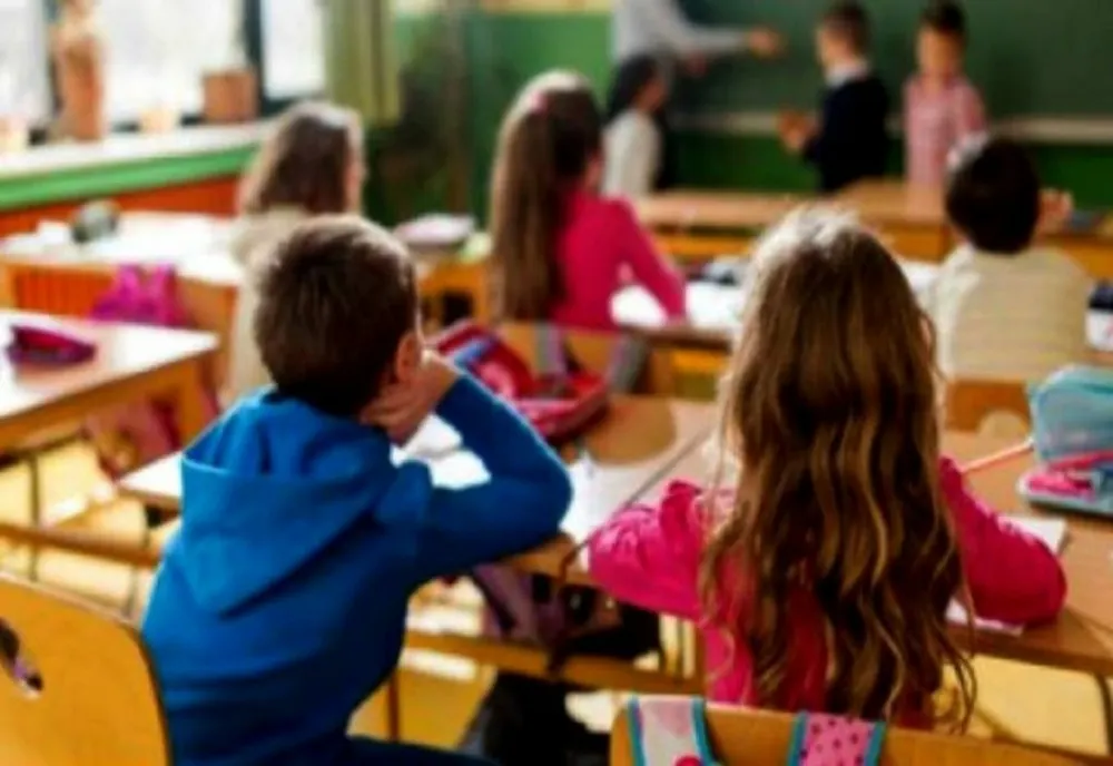 Motivul halucinant pentru care 17 școli și grădinițe din București ar trebui să-și reia cursurile