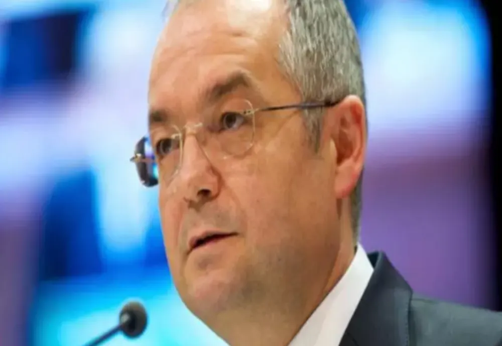 Dialog aprins Emil BOC - Emanuel Ungureanu, pe tema tezei de doctorat. Edilul din Cluj a răbufnit: Ești un terchea-berchea