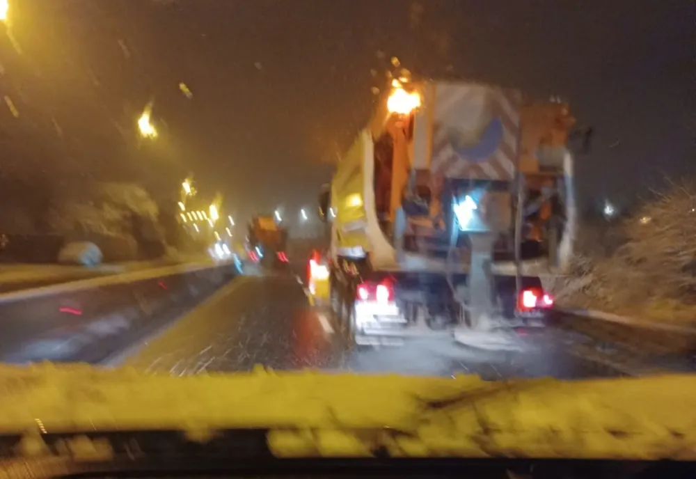 VIDEO Utilajele de deszăpezire intervin pe drumurile naționale din centrul țării