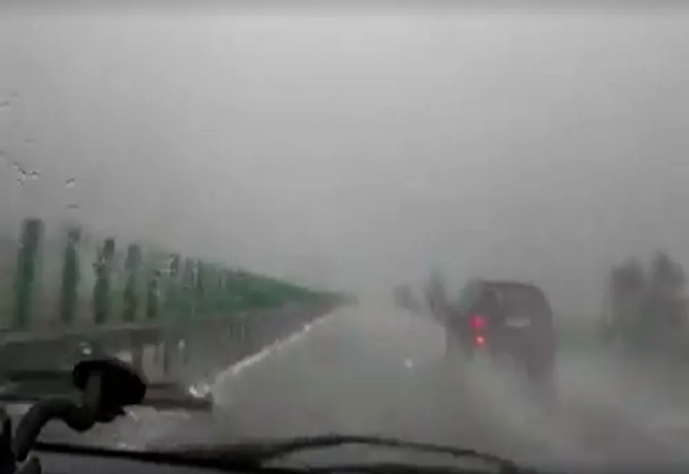 Ploaie torențială pe Autostrada Soarelui