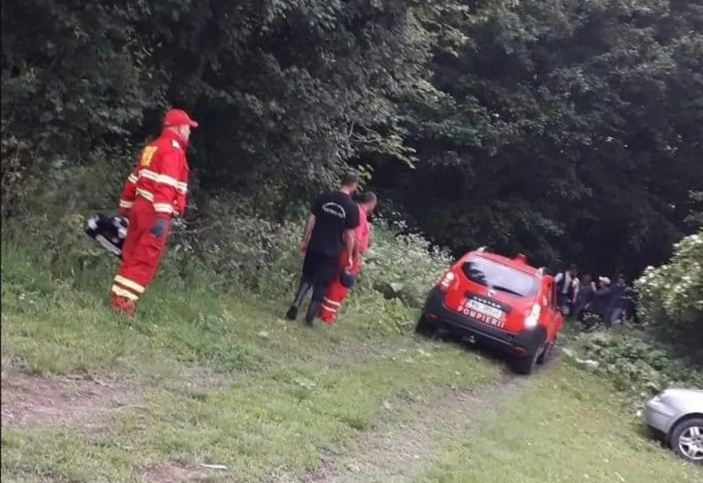 6 copii rătăciţi într-o pădure din judeţul Sălaj! Au fost nevoiţi să îşi construiască un adăpost improvizat