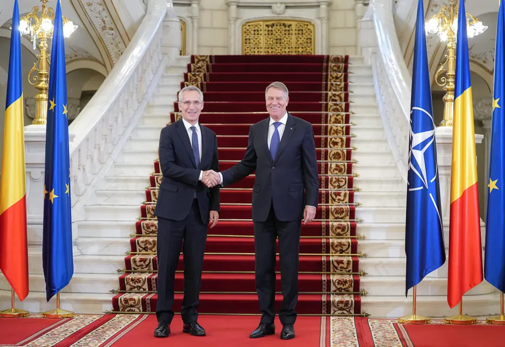 Klaus Iohannis, în prezența lui Jens Stoltenberg: Noi strategii NATO după ce Putin a declanșat războiul