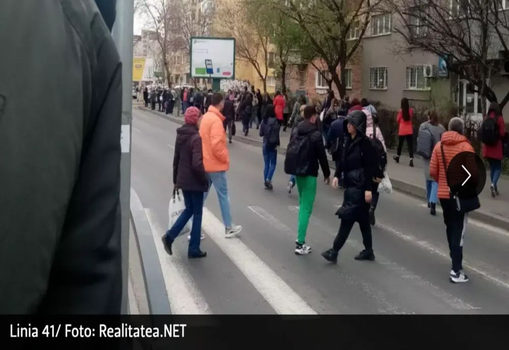 Linia 41, blocată luni dimineață în zona Pasaj Lujerului - Pod Ciurel din cauza lipsei de curent