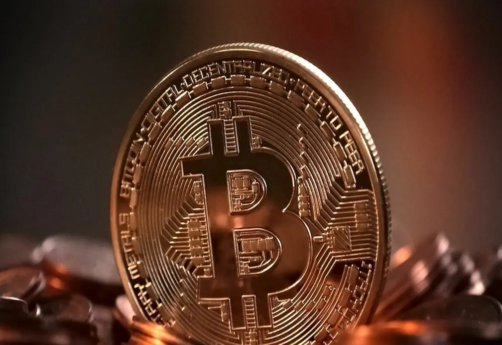 IGPR: Bărbat cercetat sub control judiciar pentru o înşelăciune de 276.000 de euro cu criptomonede