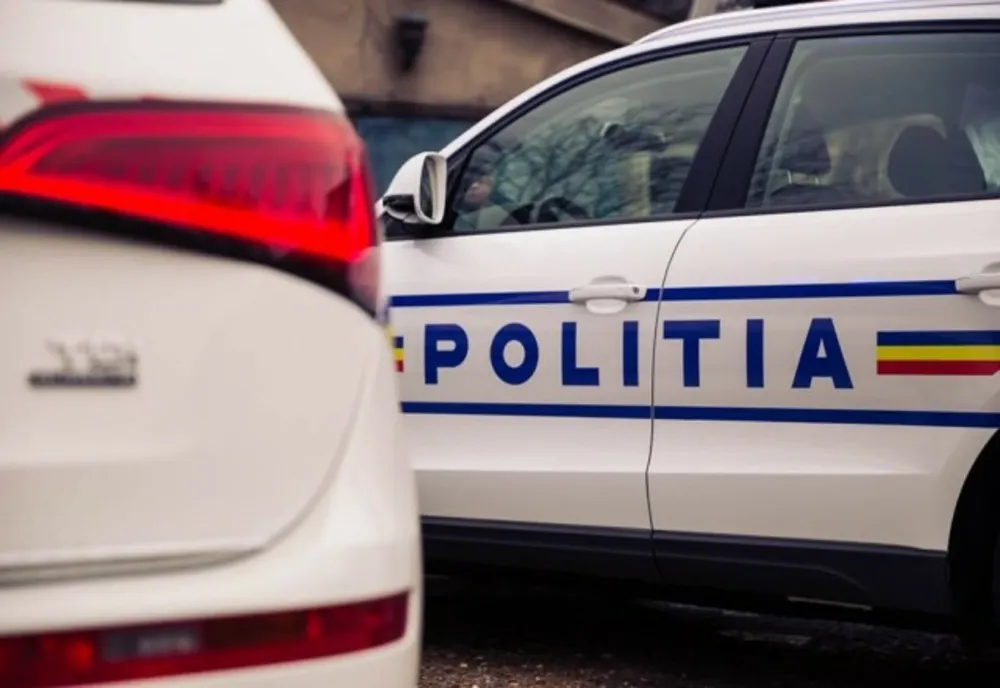 Un bărbat din București și-a aruncat câinele de la etajul 5, după o ceartă cu soția - Patrupedul nu a supraviețuit