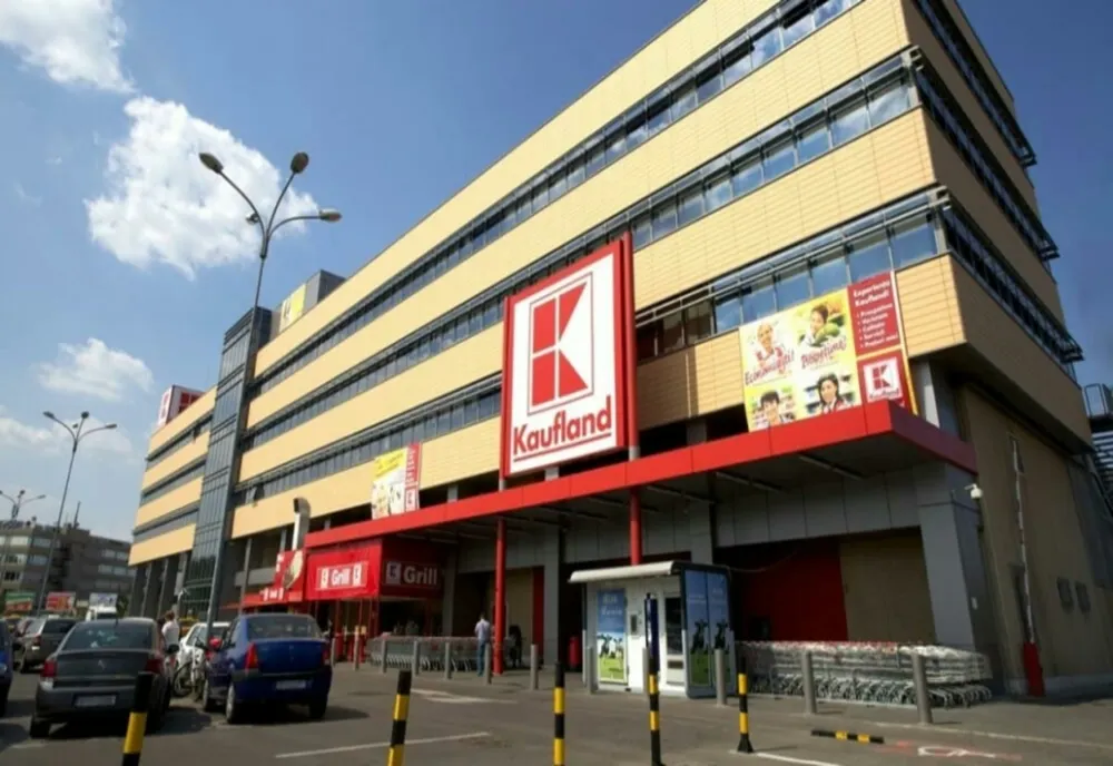 Un copil şi bunica lui au fost electrocutaţi la un supermarket Kaufland din Bucureşti