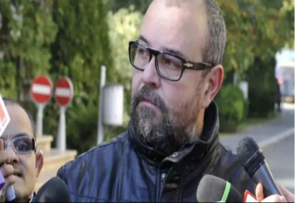 PIEDONE A RĂMAS ÎN AFARA PARLAMENTULUI, DECIZIA, LUATĂ DE BEC