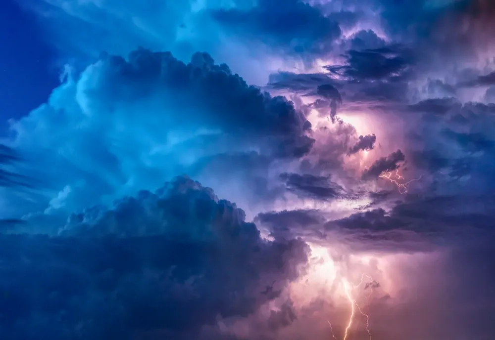 Prognoză meteo specială pentru București - ploi și vijelii puternice