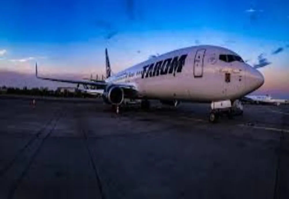 Aterizare de urgență pe Otopeni, după ce un avion a fost lovit de fulger