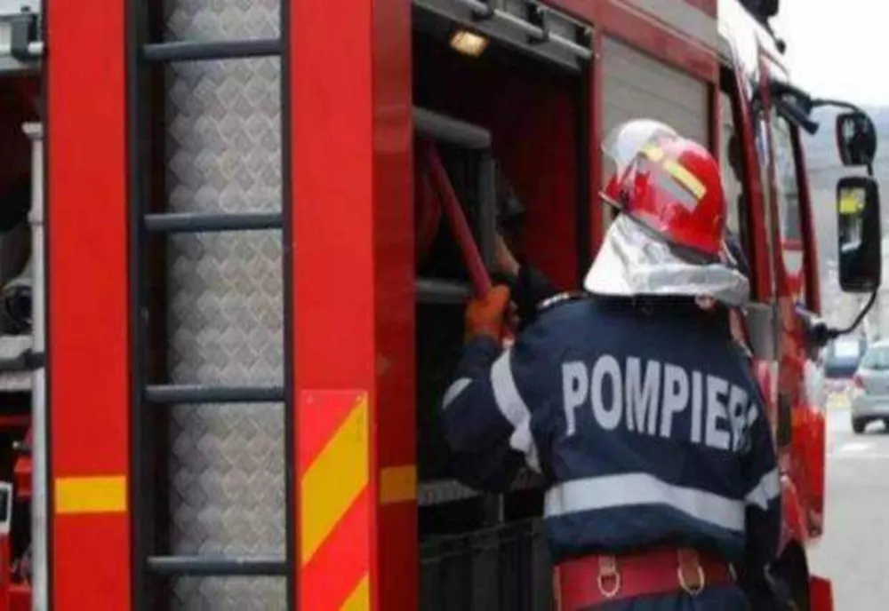 INCENDIUL DE LA DEPOZITUL DIN AFUMAŢI A FOST LOCALIZAT; NUMĂRUL AUTOSPECIALELOR A FOST REDUS