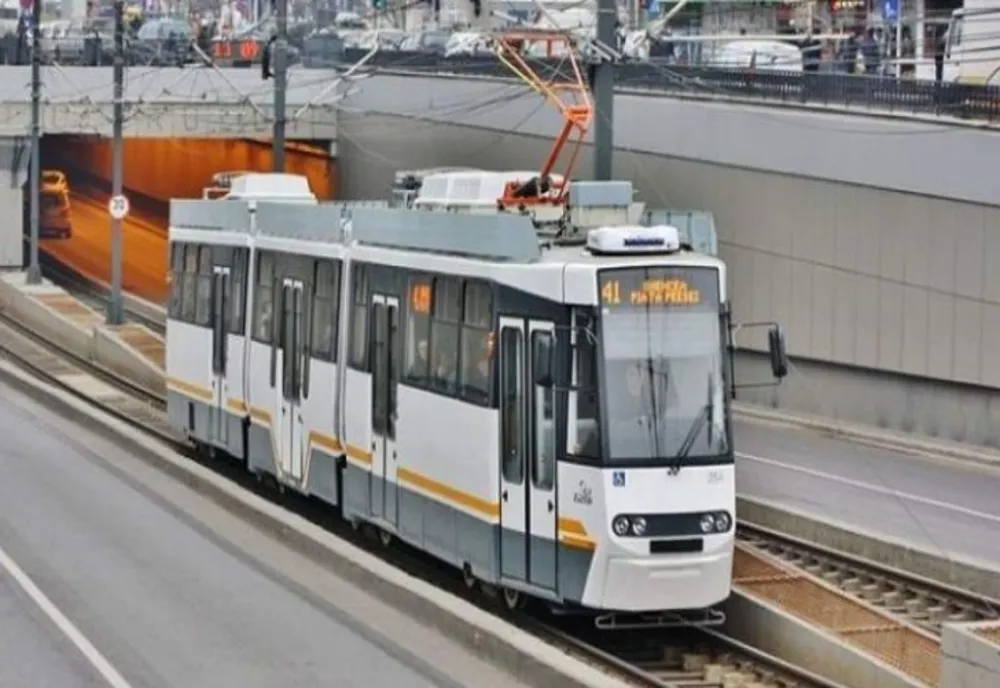 CIRCULAȚIA TRAMVAIELOR PE LINIA 41 BLOCATĂ ÎN ZONA DRUMUL TABEREI DIN CAUZA UNUI TRAMVAI DEFECT 