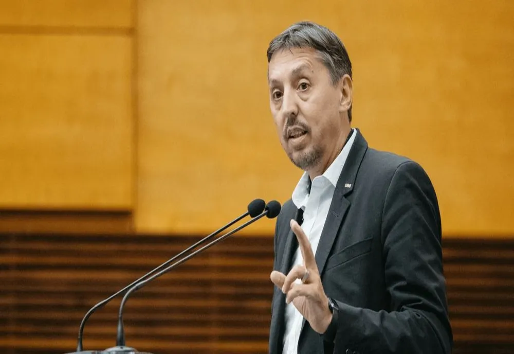 MINISTRUL EDUCAȚIEI VREA REDUCEREA BURSERLOR DE MERIT PENTRU ELEVI: „MERITUL SĂ FIE MERIT”