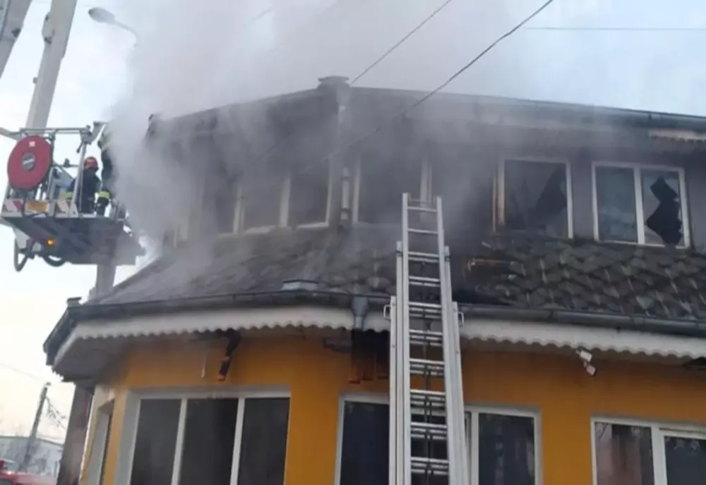 Incendiu puternic la o casă din Sectorul 5 al Capitalei
