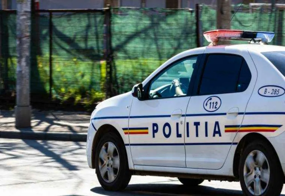 Adolescent de 17 ani, prins după o urmărire în trafic. Conducea o motocicletă neînregistrată și a lovit o mașină de Poliție