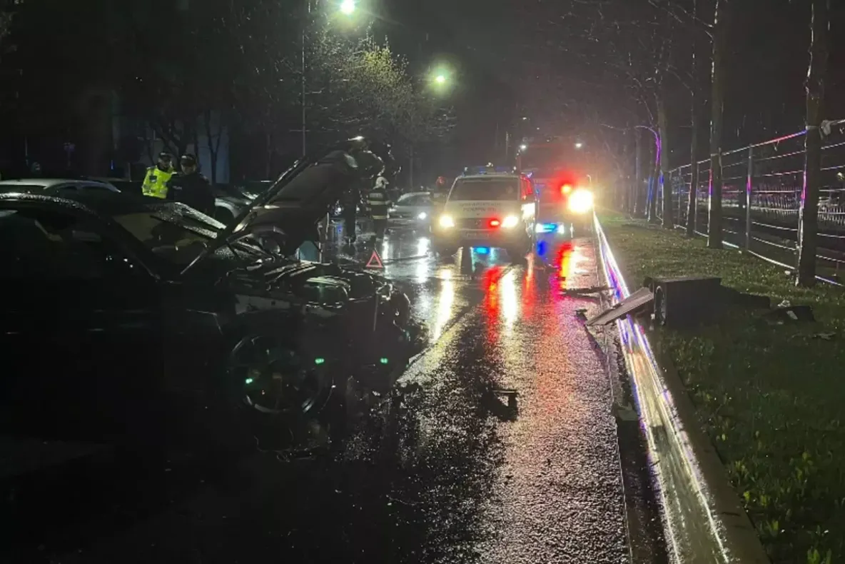 Opt autoturisme avariate după ce un șofer de 20 de ani a pierdut controlul mașinii, pe bulevardul Theodor Pallady din Capitală