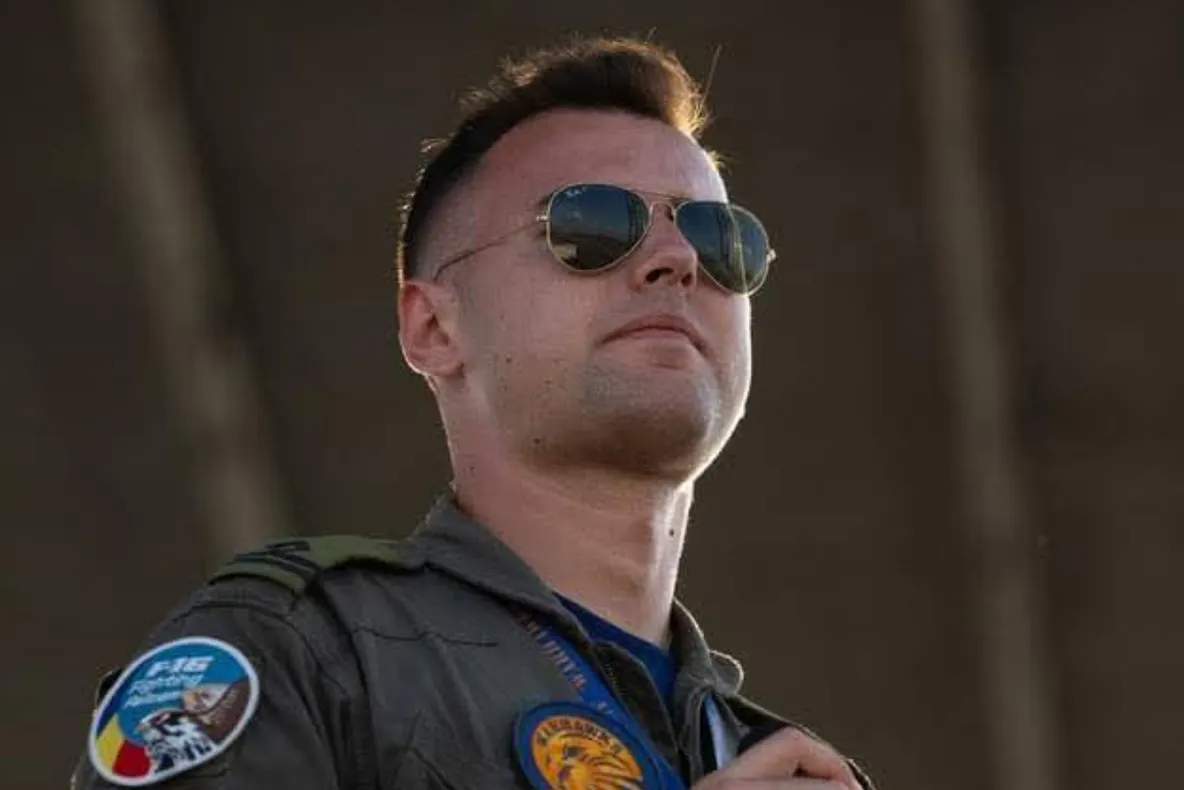 Un căpitan al Forțelor Aeriene Române a murit după ce a sărit într-un bazin pentru a salva un câine