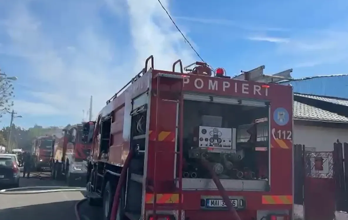 Incendiu la un restaurant pe strada Neagoe Vodă, 20 de persoane evacuate în siguranță