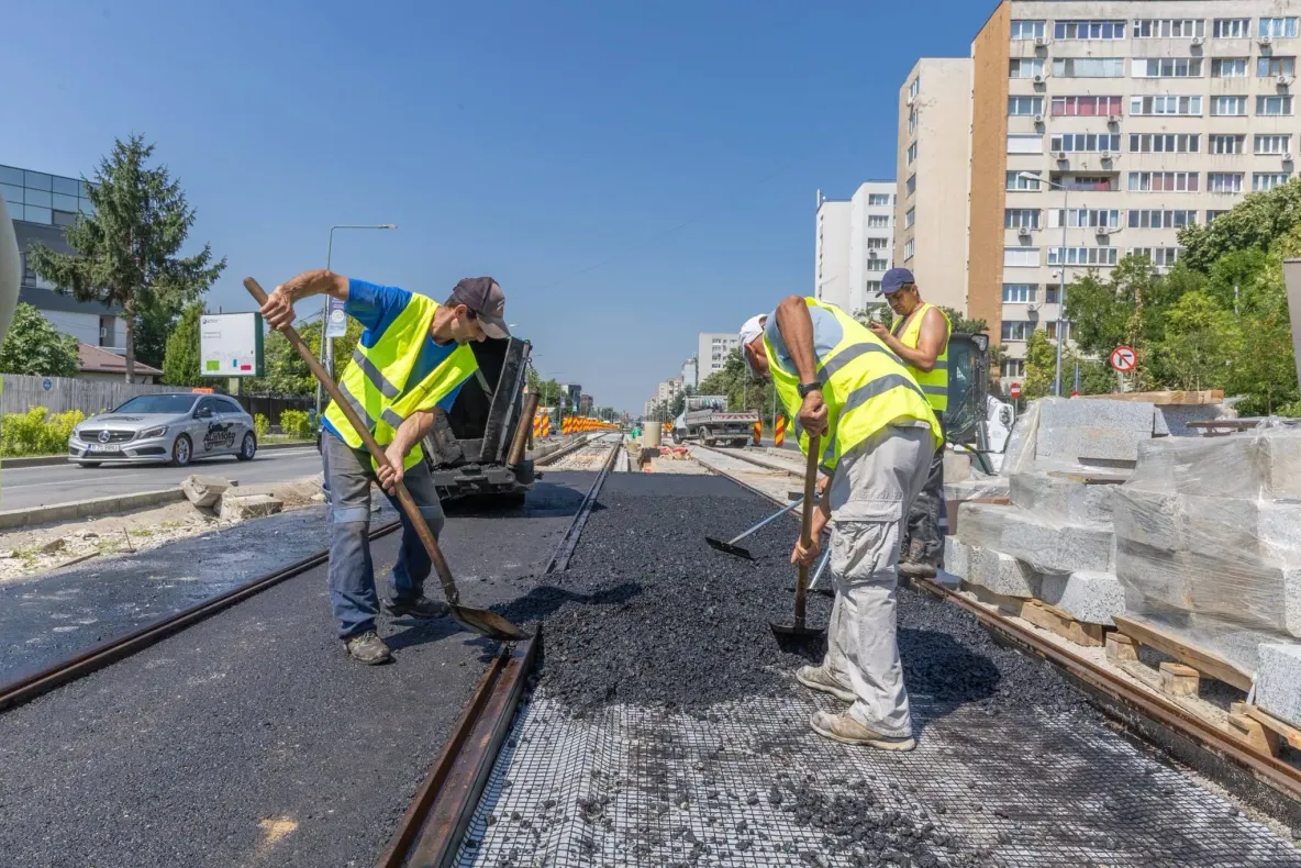 Au început lucrările de asfaltare a liniilor de tramvai de pe Prelungirea Ghencea