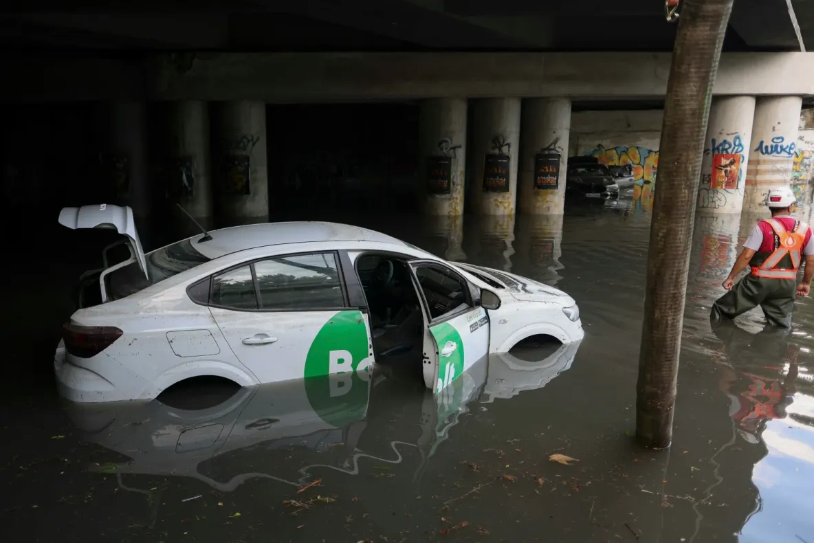 Haos în Capitală. Străzile s-au transformat în râuri 