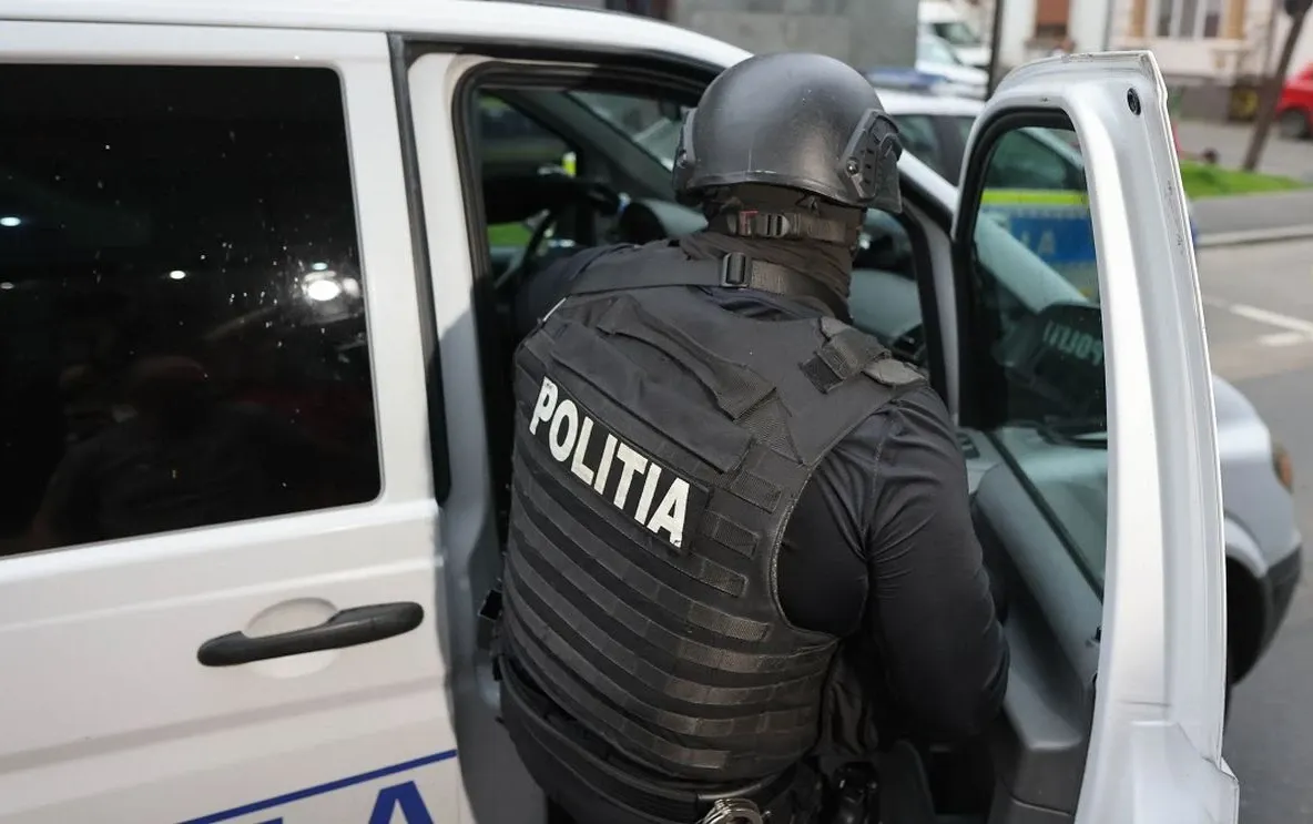 Intervenție cu mascații după o petrecere în Sectorul 3