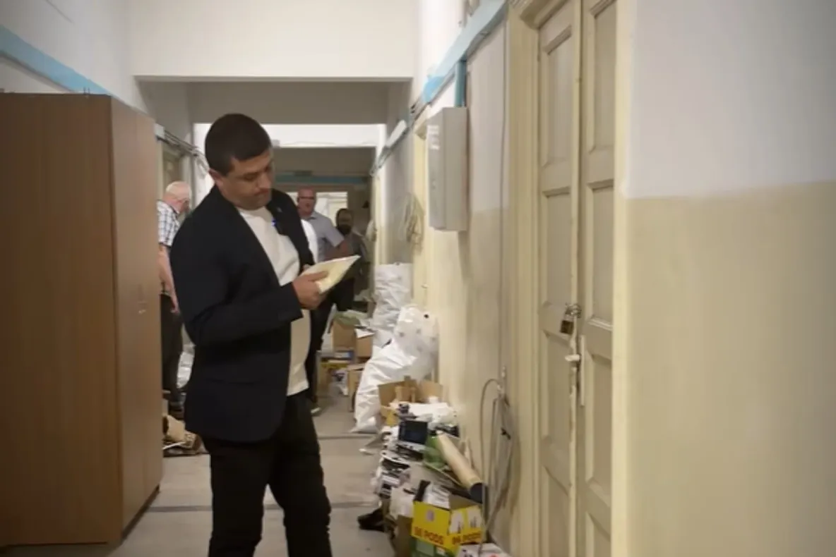 Radu Miruță a „destructurat” o grupare de gospodine care prepara ciocolată în Gara de Nord. ” Eu nu admit așa ceva” -VIDEO