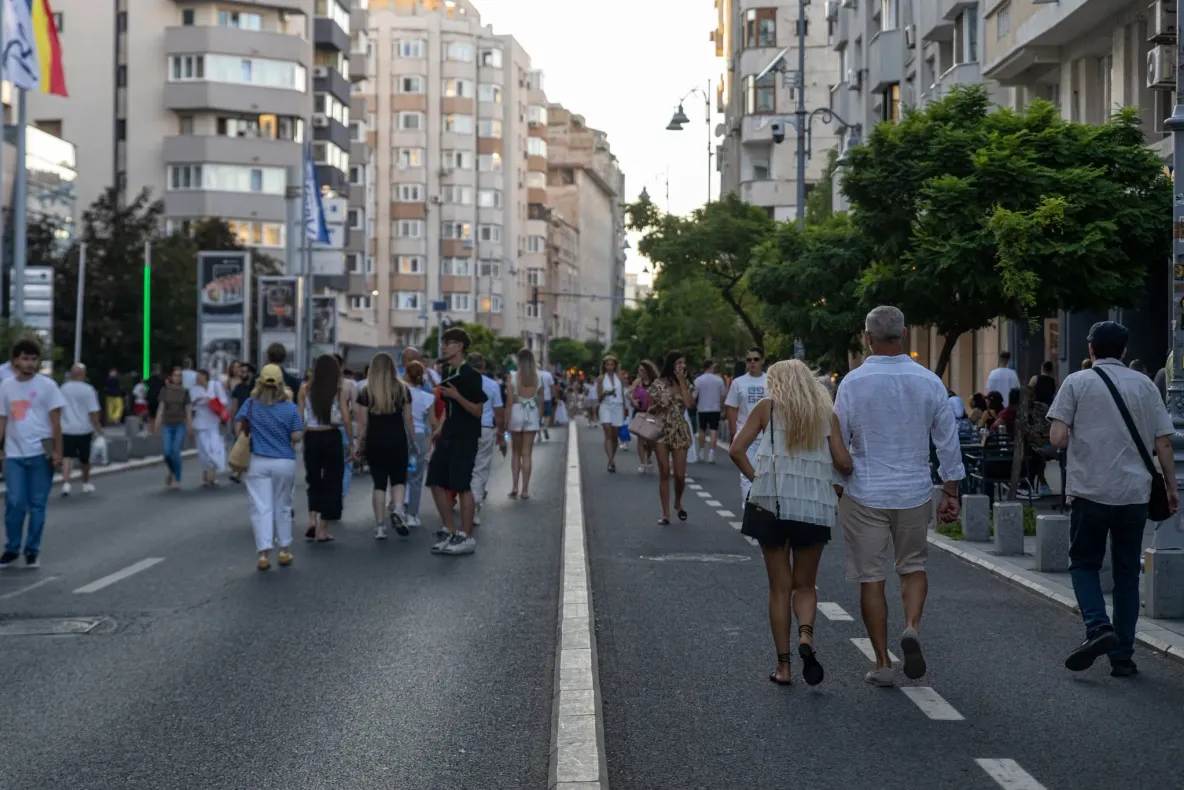 Calea Victoriei devine promenadă pietonală în ultimul weekend de vară, prin programul Străzi Deschise