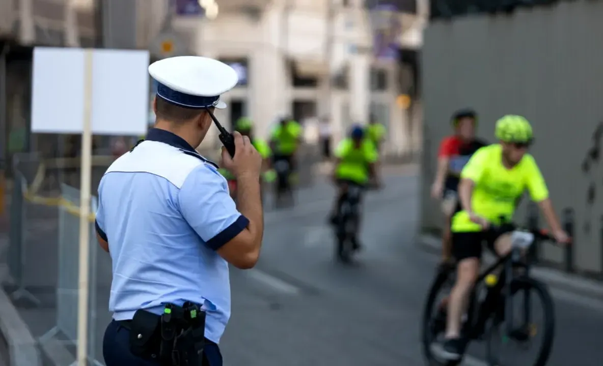 Accident în București. Un șofer de 72 de ani a lovit doi bicicliști participanți la „L’Étape Romania by Tour de France”