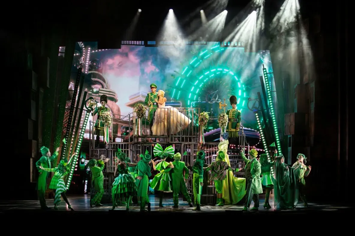 Musicalul „Wicked” ajunge pentru prima dată în România