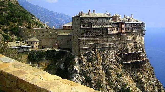 Restricții drastice pe Muntele Athos: doar 10 pelerini români acceptați zilnic