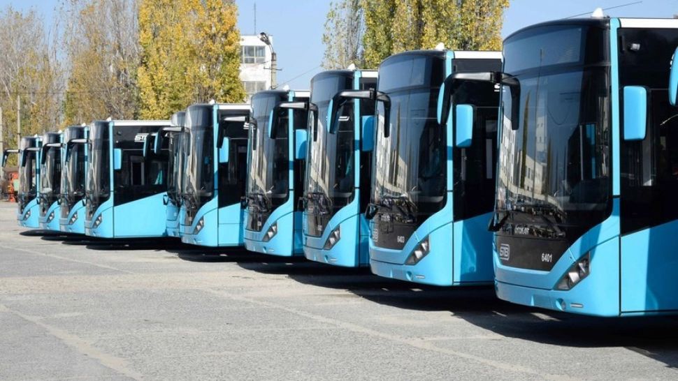 Pecheziții la zeci de șoferi STB. Sunt acuzați că au furat o tonă de motorină și piese auto din firmă